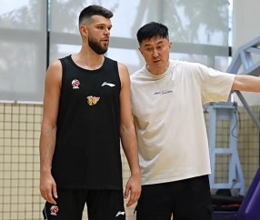 PG电子app下载-宏远官方晒训练动态！杜锋表情严肃，麦考尔归队，胡明轩三分很准